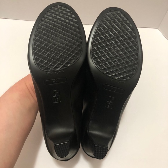 Black Heels - Picture 5 of 7